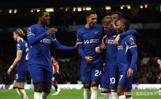 [NBA]马刺防守漏人 亚历山大暴扣笑纳大礼