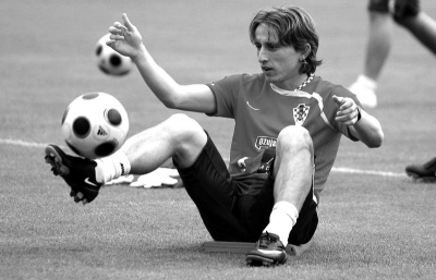 羽毛球：陈雨菲首战全胜