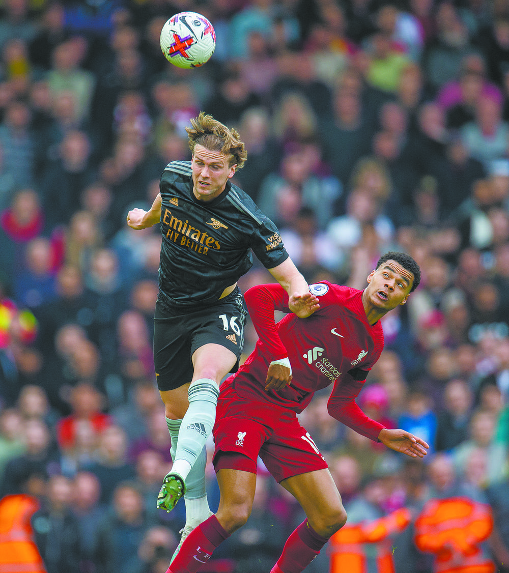 詹皇轰31+9+10！背靠背打爆新鹰王，东契奇27+7失误，湖人5人16+