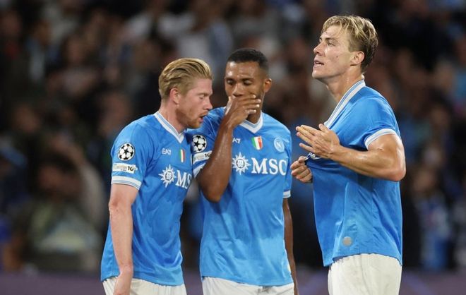 18岁天才仅获28分钟出场，拜仁为何仍让他留队