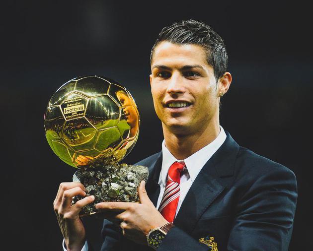 【LPL老婆】余霜招牌旗袍主持关键战，曼妙身材太有韵味